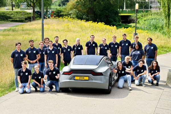 Student team TU/ecomotive from the Eindhoven University of Technology has developed a sustainable electric passenger car that captures more carbon dioxide (CO2) than it emits while driving. It is a concept car called Zem, which contributes to reducing the global warming by storing CO2 that it captures while driving with its special designed filters. 
Zem is completely 3D-printed using recycled plastic (PETG) that has been strengthened with either glass fibers (body panels), or carbon fibers (monocoque). The interior has also been 3D-printed with recycled plastics, including the chairs, which have then been covered with recyclable foam from foamplant and finished of with pinatex leather (pineapple based). 3D-printing the majority of the car will have a very positive effect on the reusability and recyclability of Zem. This is because these 3D-printed parts can be shredded and the plastic can be recycled again. 
photocredit: Bart van Overbeeke

Het studententeam TU/ecomotive van de Technische Universiteit in Eindhoven heeft een duurzame elektrische passagiersauto ontwikkeld dat meer koolstofdioxide (CO2) opneemt tijdens het rijden dan dat het uitstoot. Het is de concept auto genaamd Zem, dat bijdraagt aan het verminderen van de opwarming van de aarde doordat het CO2 afvangt tijdens het rijden door gebruik te maken van speciaal ontworpen filters. 
Zem is volledig 3D-geprint met gerecycled plastic (PETG) dat is versterkt met ofwel glasvezel (carrosserie panelen), of carbon (monocoque). Het interieur, inclusief de stoelen, is ook 3D-geprint met gerecycled plastic. De stoelen zijn vervolgens bedekt met recyclebaar foam van foamplant en afgewerkt met pinatex leer (gemaakt van ananas). Het 3D-printen van het grootste deel van de auto heeft een erg positief effect op de herbruikbaarheid en recyclebaarheid van Zem. Dit komt doordat deze 3D-geprinte onderdelen versnipperd kunnen worden en het plastic op deze manier opnieuw kan worden gebruikt. 
foto: Bart van Overbeeke